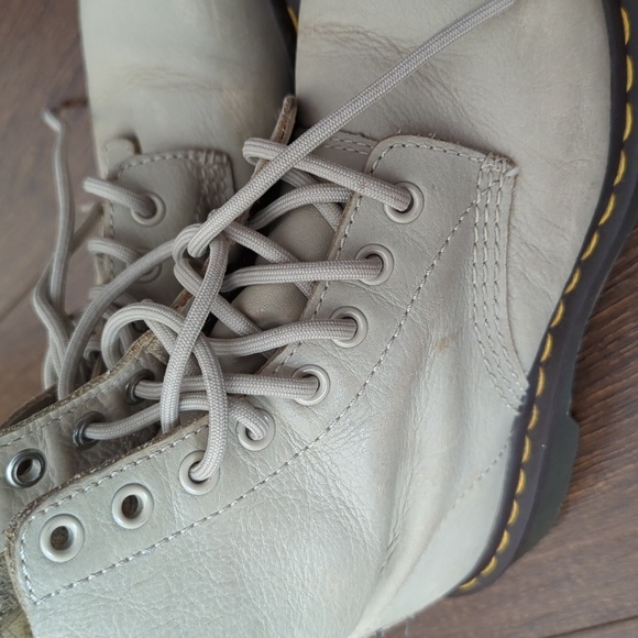 Dr. Marten Women's Pascal Virginia Leather Boots - Picture 10 of 16